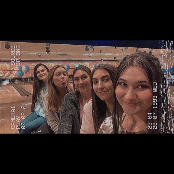 Meet your Posher, Sierra - Picture 4 of 7